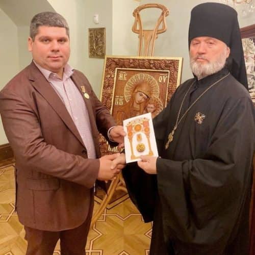 Архимандрит Алексий (Ганьжин) вручил медаль «Святого Апостола Петра» заместителю председателя комитета по природным ресурсам Ленобласти Чхетия Спартаку Бежановичу Архимандрит Алексий (Ганьжин) вручил медаль «Святого Апостола Петра» заместителю председателя комитета по природным ресурсам Ленобласти Чхетия Спартаку Бежановичу